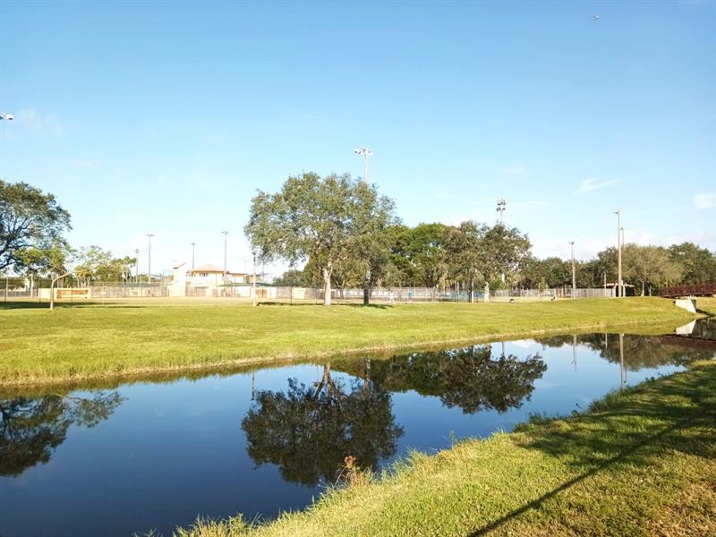 Image 17 of 28 For 1055 Coral Club Dr  1055