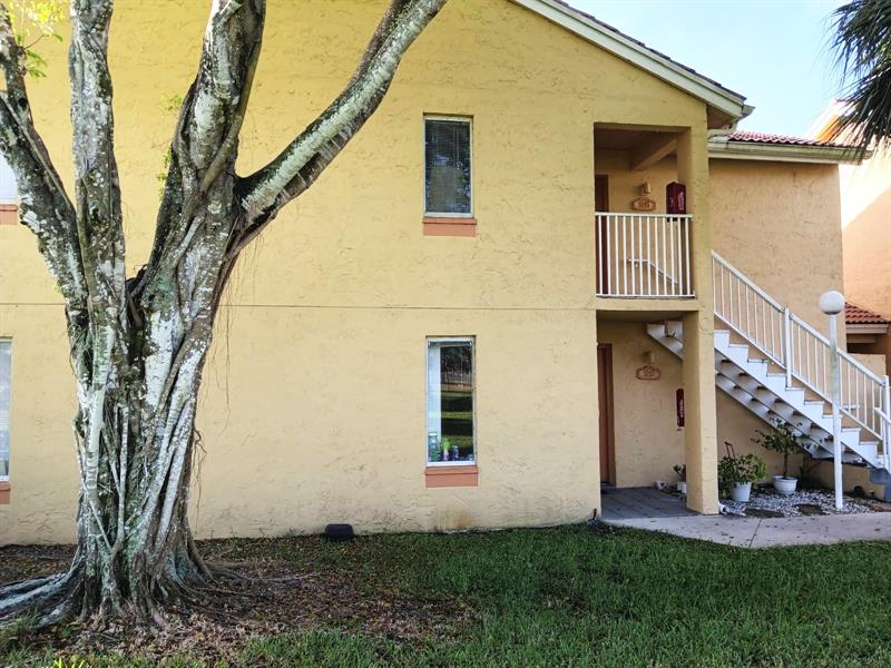 Image 20 of 28 For 1055 Coral Club Dr  1055