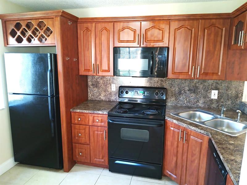 Image 22 of 28 For 1055 Coral Club Dr  1055