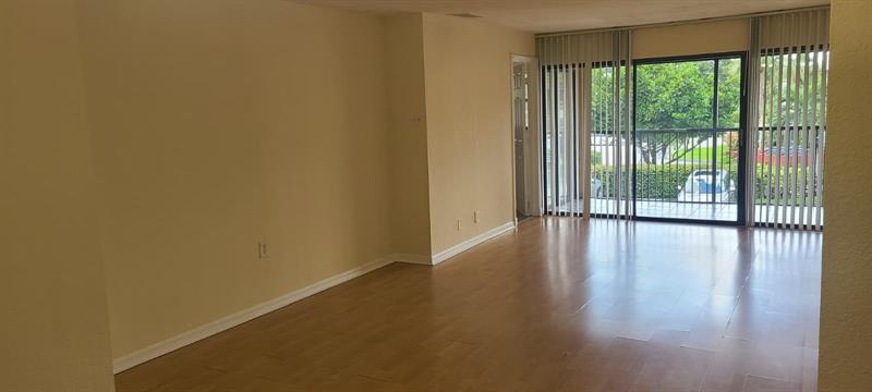 Image 12 of 23 For 2985 Riverside Dr  206