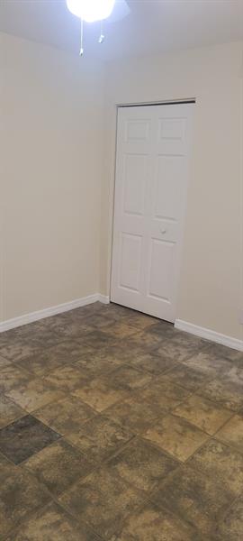 Image 18 of 23 For 2985 Riverside Dr  206