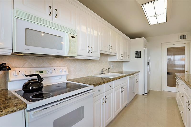 Image 18 of 37 For 4280 Galt Ocean Dr  15e