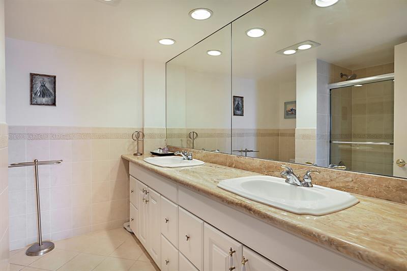 Image 29 of 37 For 4280 Galt Ocean Dr  15e