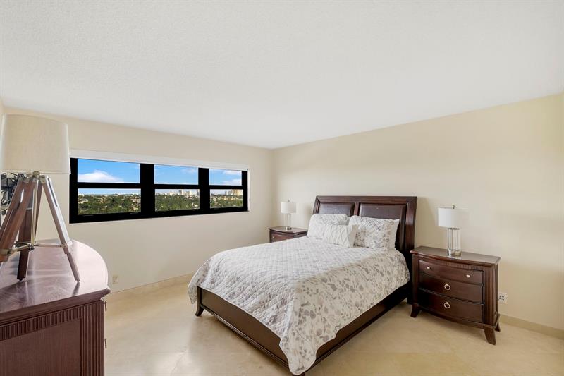Image 32 of 87 For 3200 Port Royale Dr N  1012
