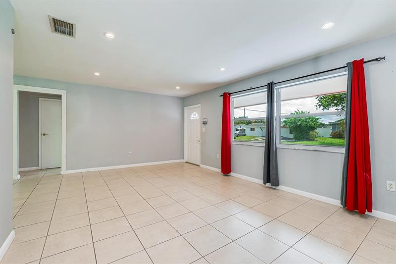 Image 10 of 26 For 6391 Park St