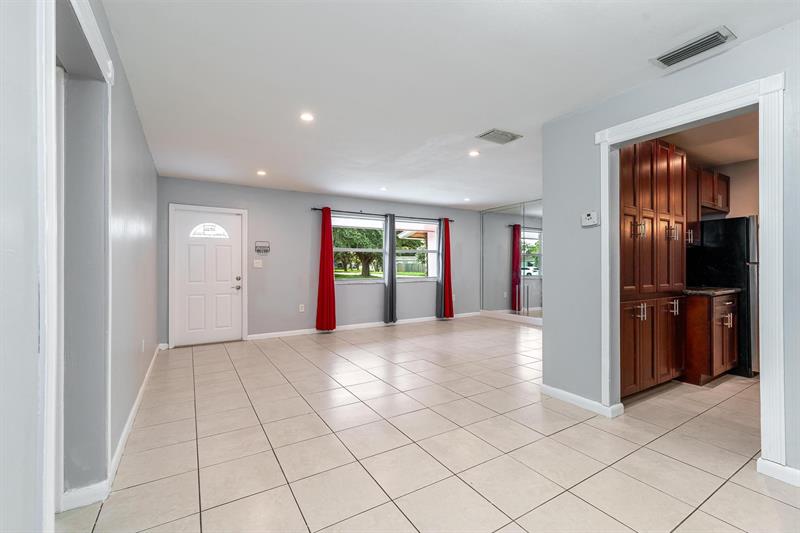 Image 11 of 26 For 6391 Park St