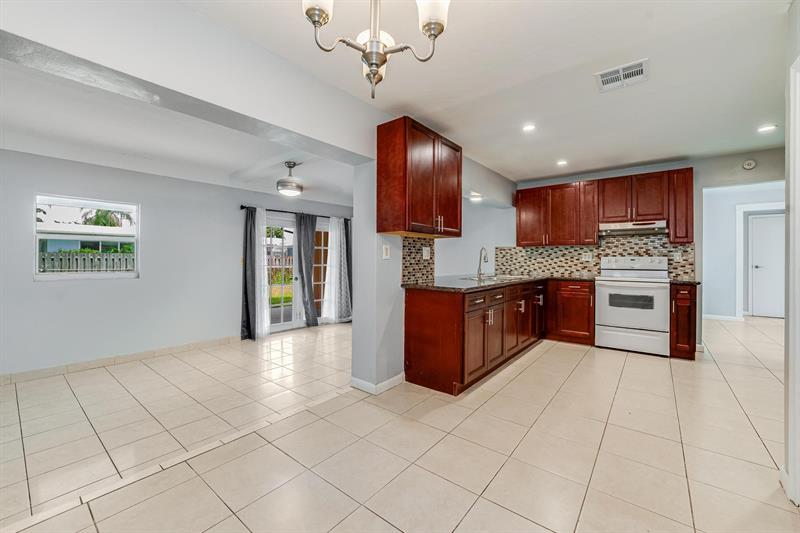 Image 12 of 26 For 6391 Park St
