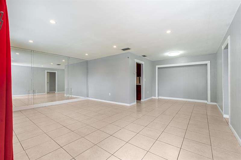 Image 22 of 26 For 6391 Park St