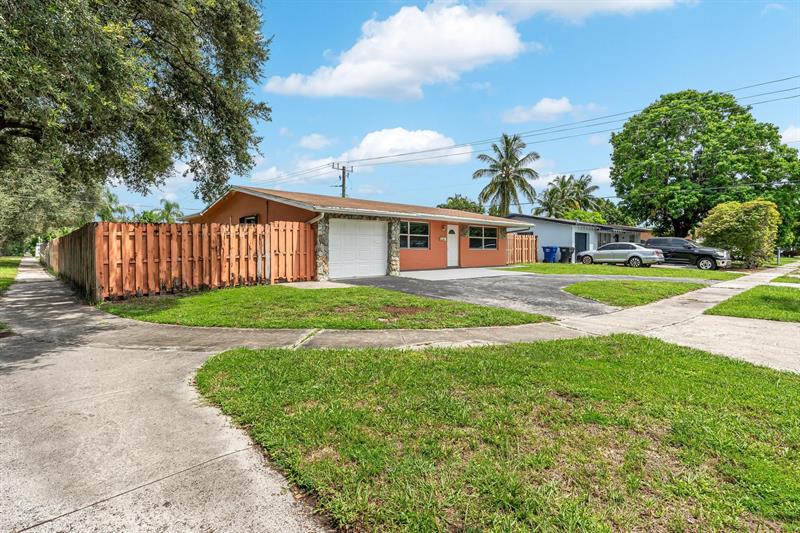Image 4 of 26 For 6391 Park St