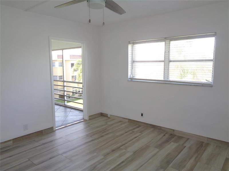 Image 12 of 22 For 4200 Crystal Lake Dr  315