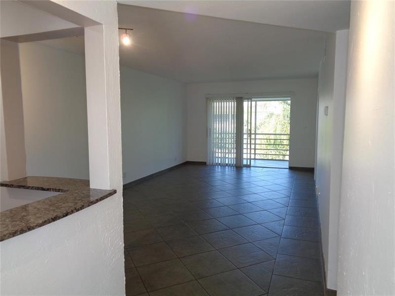 Image 7 of 22 For 4200 Crystal Lake Dr  315