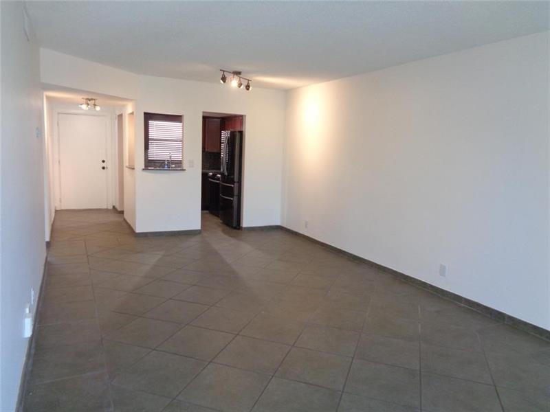 Image 8 of 22 For 4200 Crystal Lake Dr  315