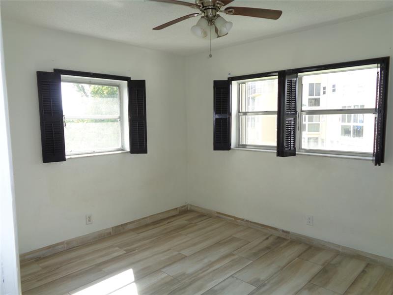 Image 9 of 22 For 4200 Crystal Lake Dr  315