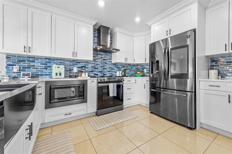 Image 15 of 59 For 4121 Eastridge Cir