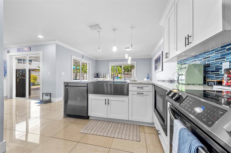 Image 17 of 59 For 4121 Eastridge Cir