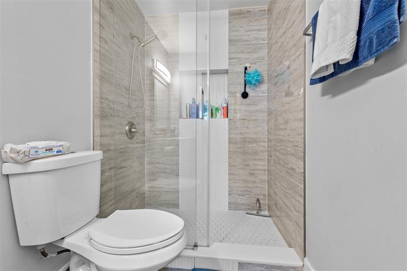 Image 26 of 59 For 4121 Eastridge Cir