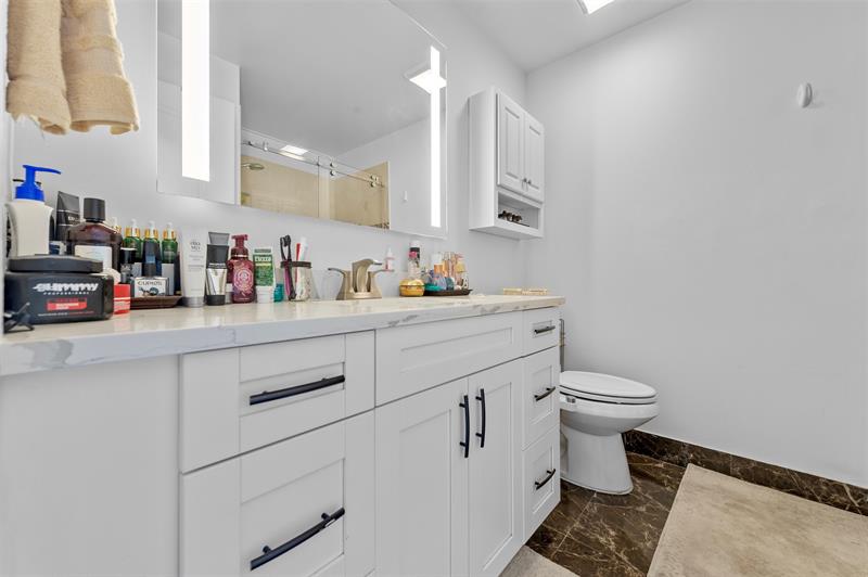 Image 30 of 59 For 4121 Eastridge Cir