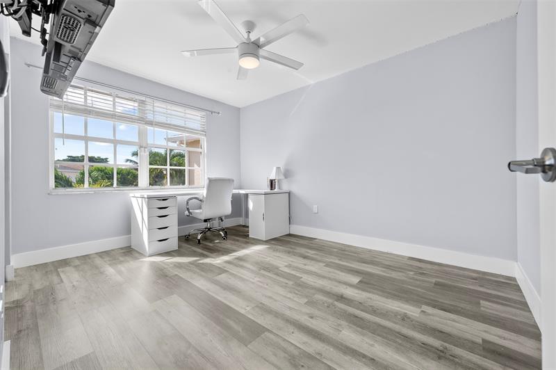 Image 37 of 59 For 4121 Eastridge Cir