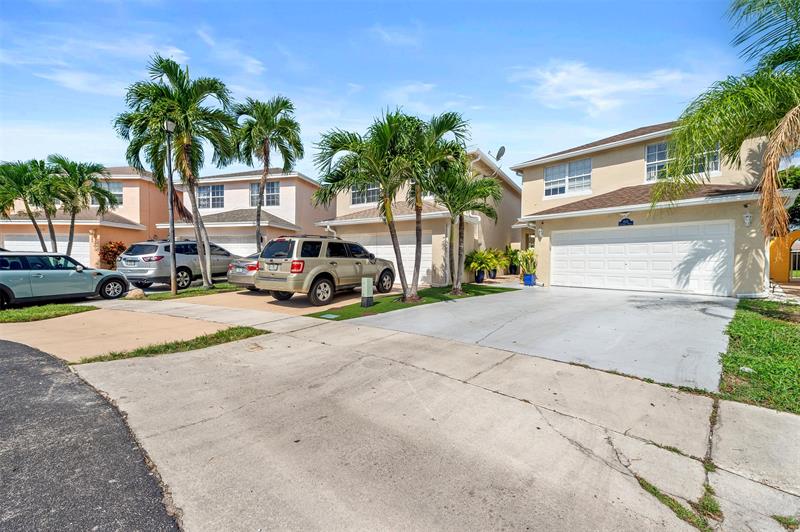 Image 4 of 59 For 4121 Eastridge Cir