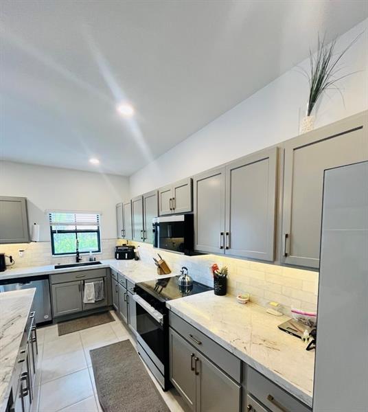 Image 4 of 11 For 884 3rd Ter  