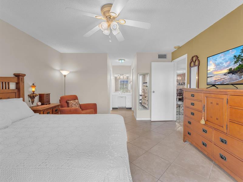 Image 13 of 28 For 5860 44th St  804
