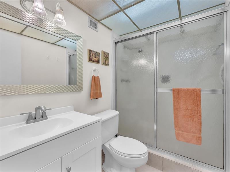 Image 17 of 28 For 5860 44th St  804