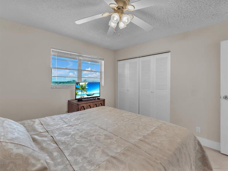 Image 19 of 28 For 5860 44th St  804