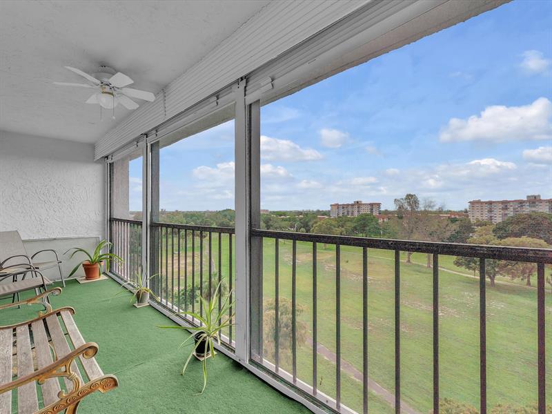 Image 21 of 28 For 5860 44th St  804