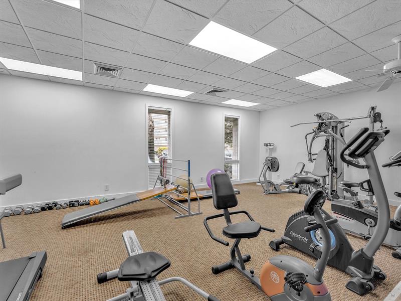Image 26 of 28 For 5860 44th St  804