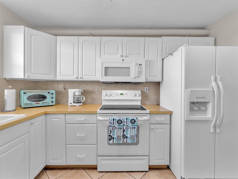 Image 4 of 28 For 5860 44th St  804