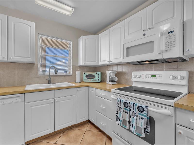 Image 5 of 28 For 5860 44th St  804