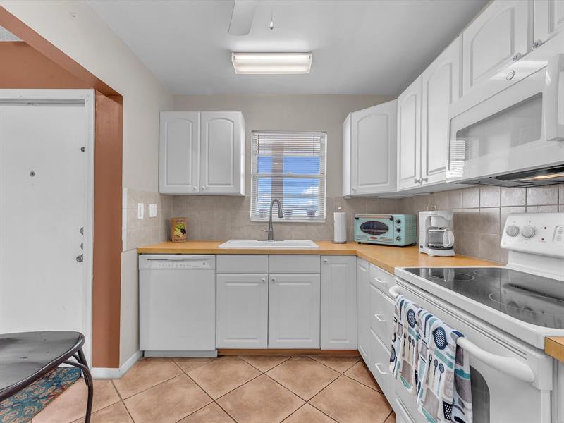 Image 6 of 28 For 5860 44th St  804