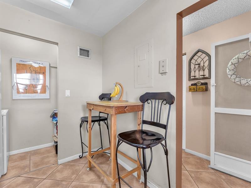 Image 7 of 28 For 5860 44th St  804