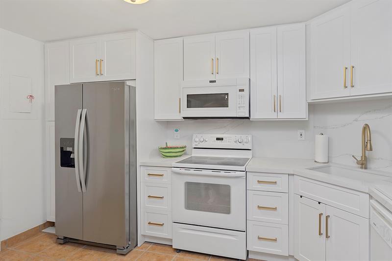 Image 13 of 64 For 4020 Galt Ocean Dr  1004
