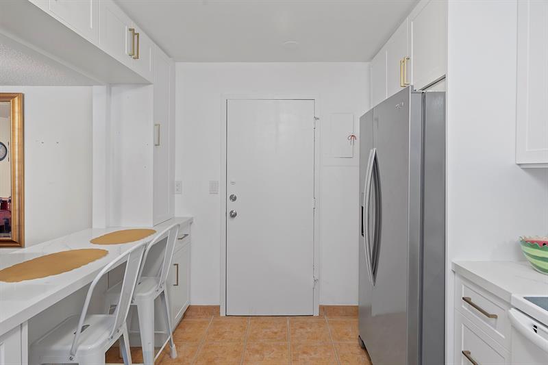 Image 14 of 64 For 4020 Galt Ocean Dr  1004