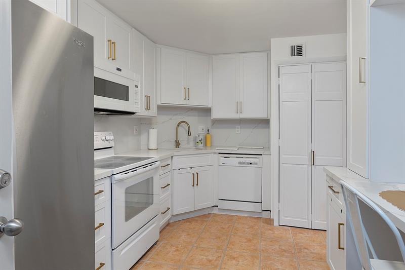 Image 15 of 64 For 4020 Galt Ocean Dr  1004
