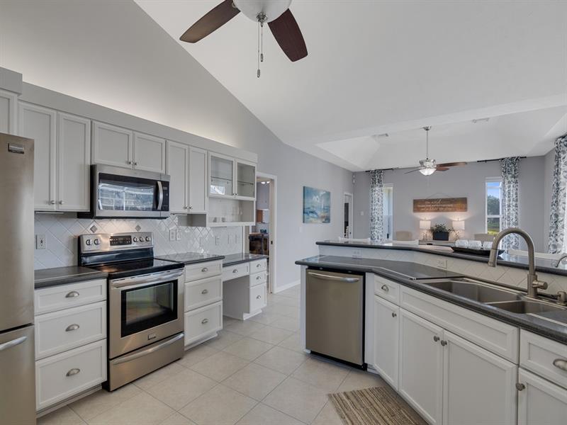 Image 14 of 40 For 213 Whitewood Dr