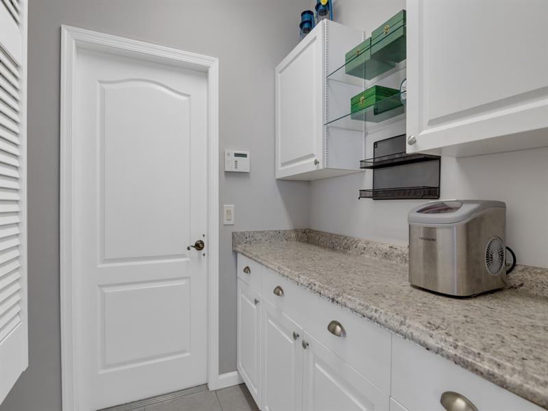 Image 16 of 40 For 213 Whitewood Dr