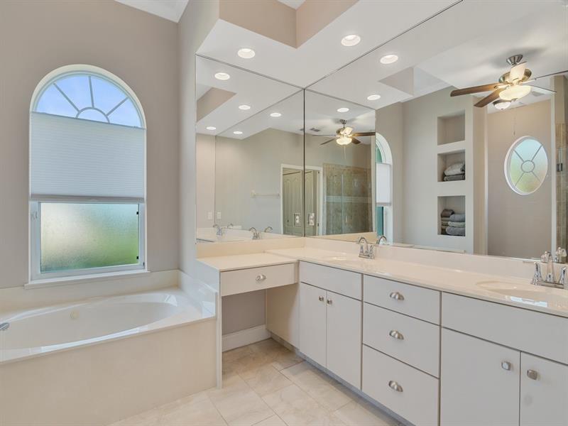 Image 19 of 40 For 213 Whitewood Dr