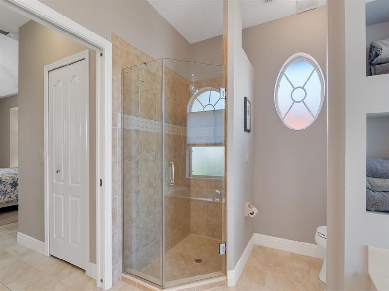 Image 20 of 40 For 213 Whitewood Dr