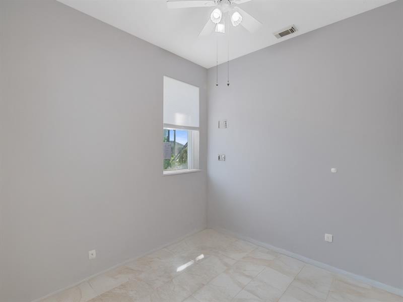 Image 22 of 40 For 213 Whitewood Dr