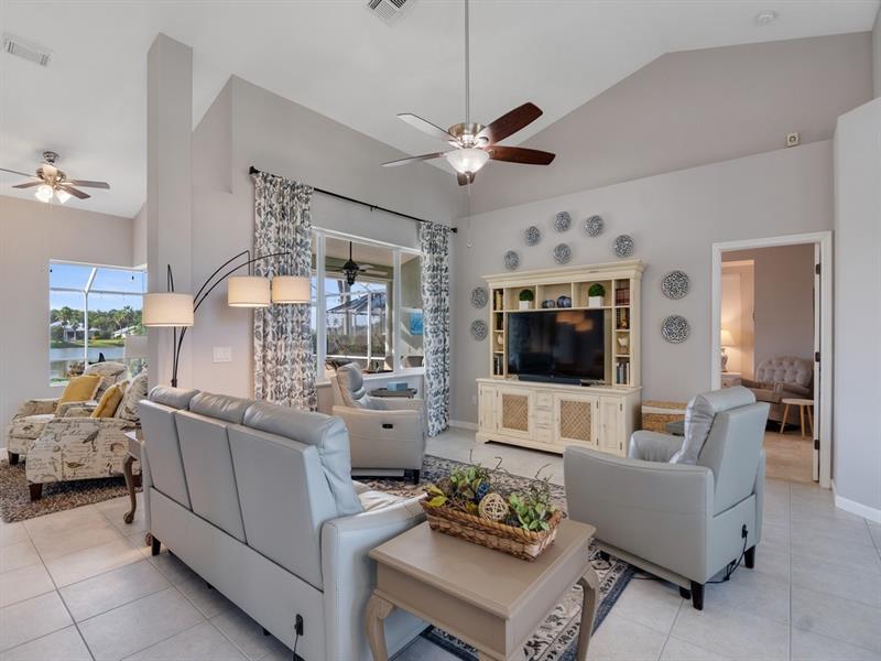 Image 3 of 40 For 213 Whitewood Dr
