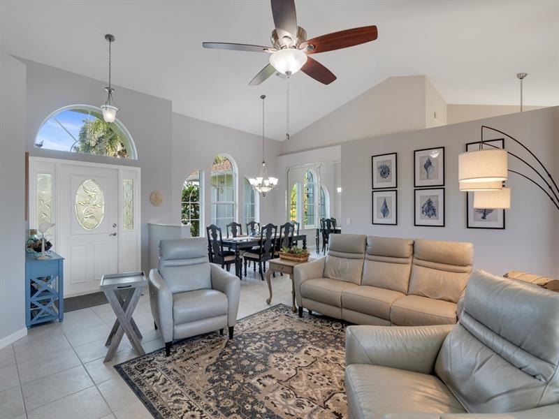 Image 6 of 40 For 213 Whitewood Dr