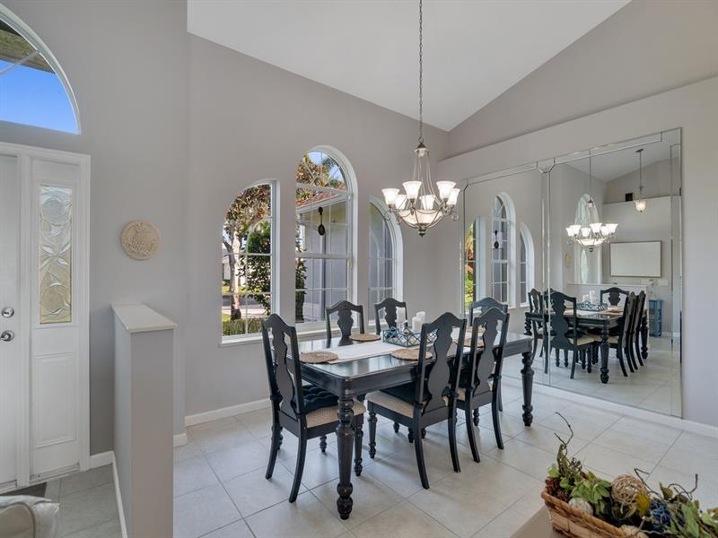 Image 7 of 40 For 213 Whitewood Dr