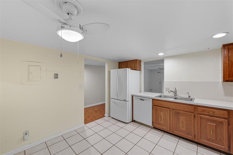 Image 10 of 24 For 7556 Stirling Rd  124