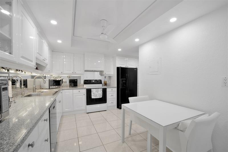 Image 11 of 38 For 3900 Galt Ocean Dr  415