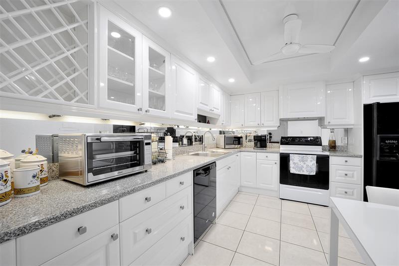Image 12 of 38 For 3900 Galt Ocean Dr  415