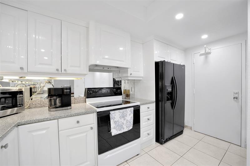 Image 13 of 38 For 3900 Galt Ocean Dr  415