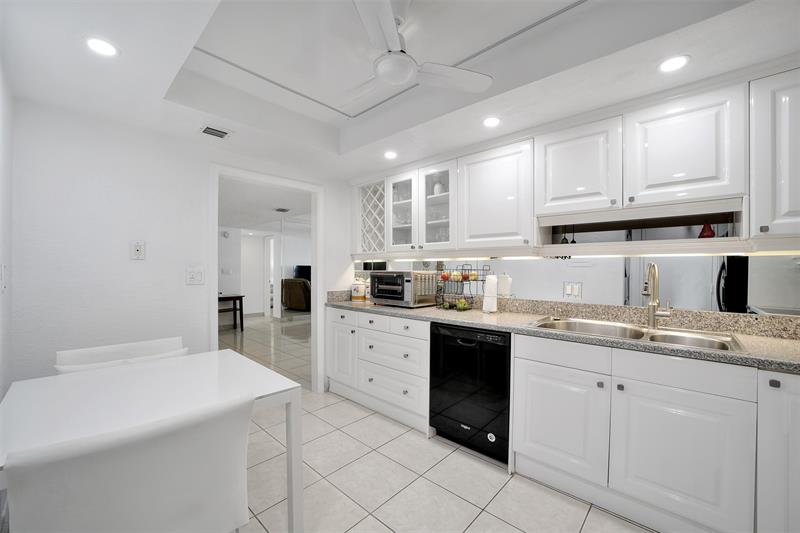 Image 16 of 38 For 3900 Galt Ocean Dr  415