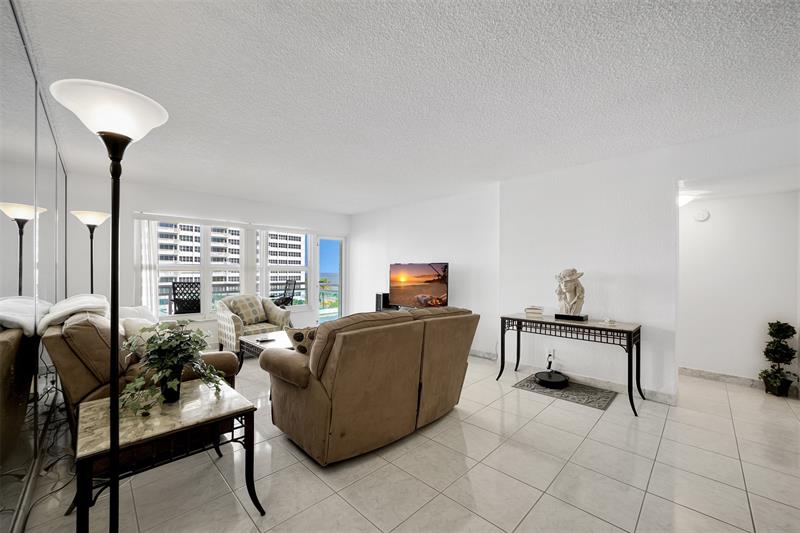 Image 18 of 38 For 3900 Galt Ocean Dr  415